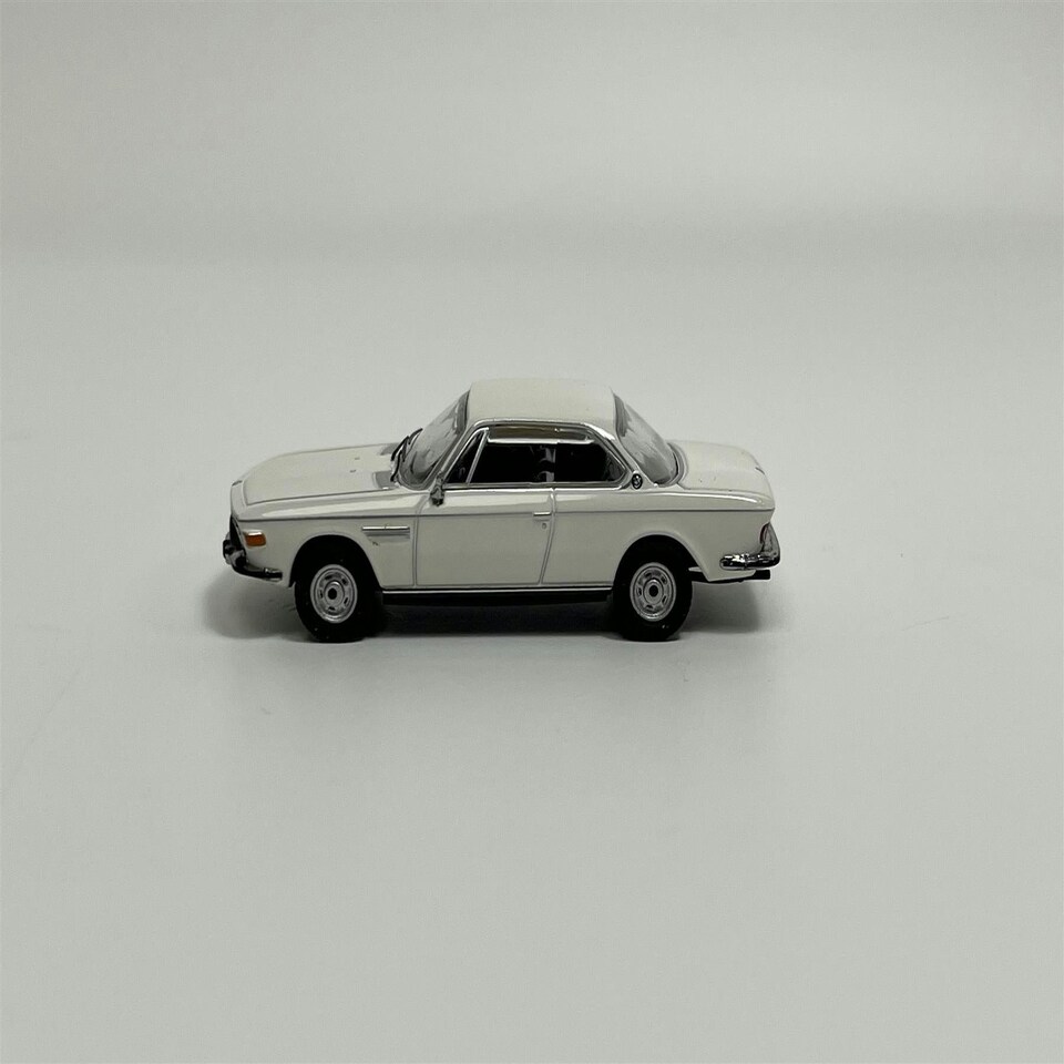 image 1 of BMW 2800 CS 1968 White 1:87 Minichamps 870020024