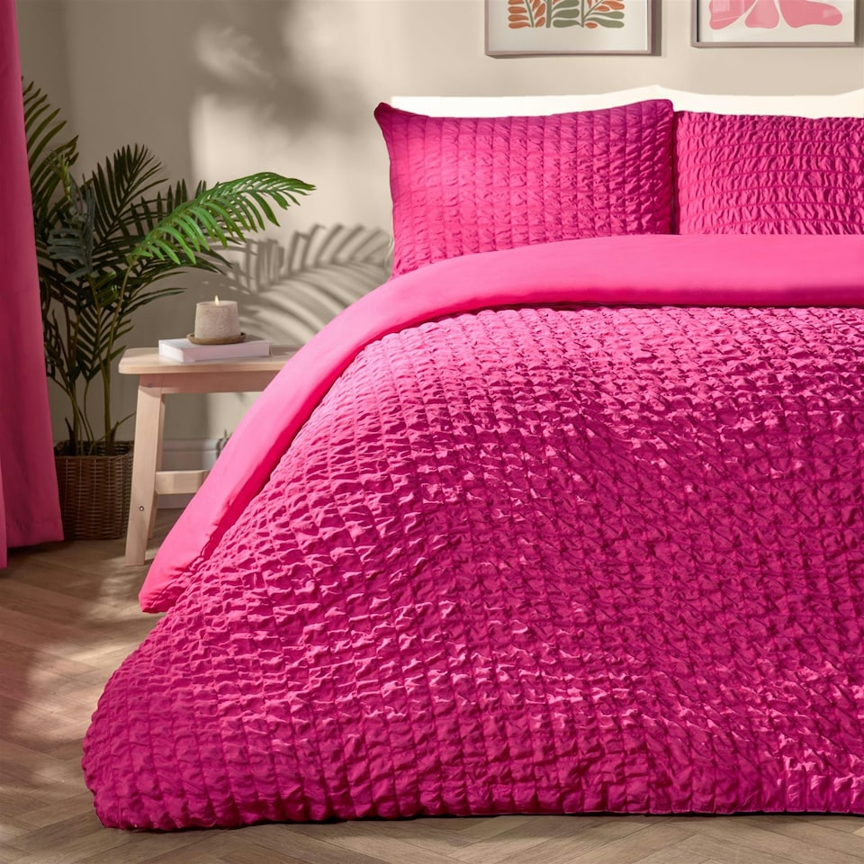image 1 of OHS Geometric Ultra Soft Seersucker Duvet Cover Set Red | Wine | Single