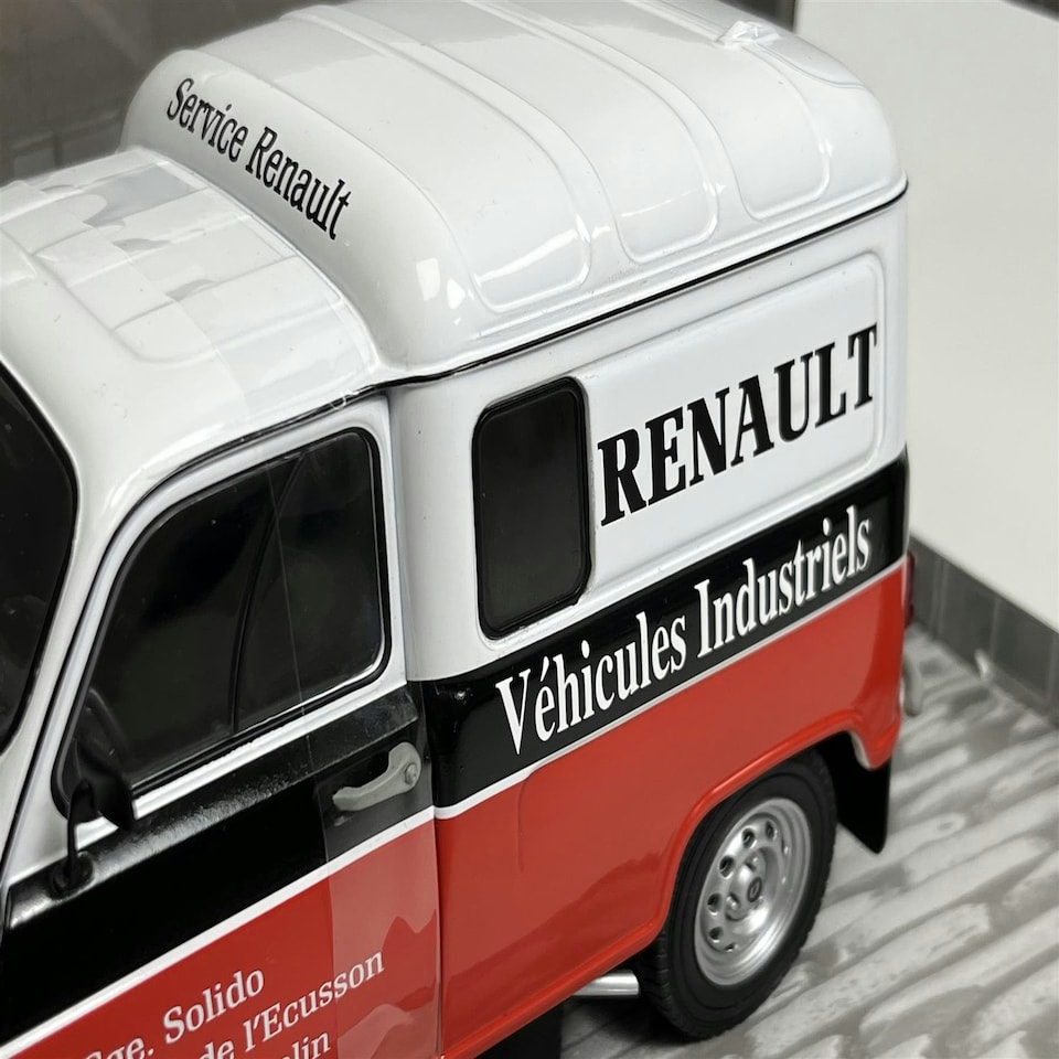 image 1 of Renault R4 F4 Renault Vehicule Industriel 1988 1:18 Scale Solido 1802206