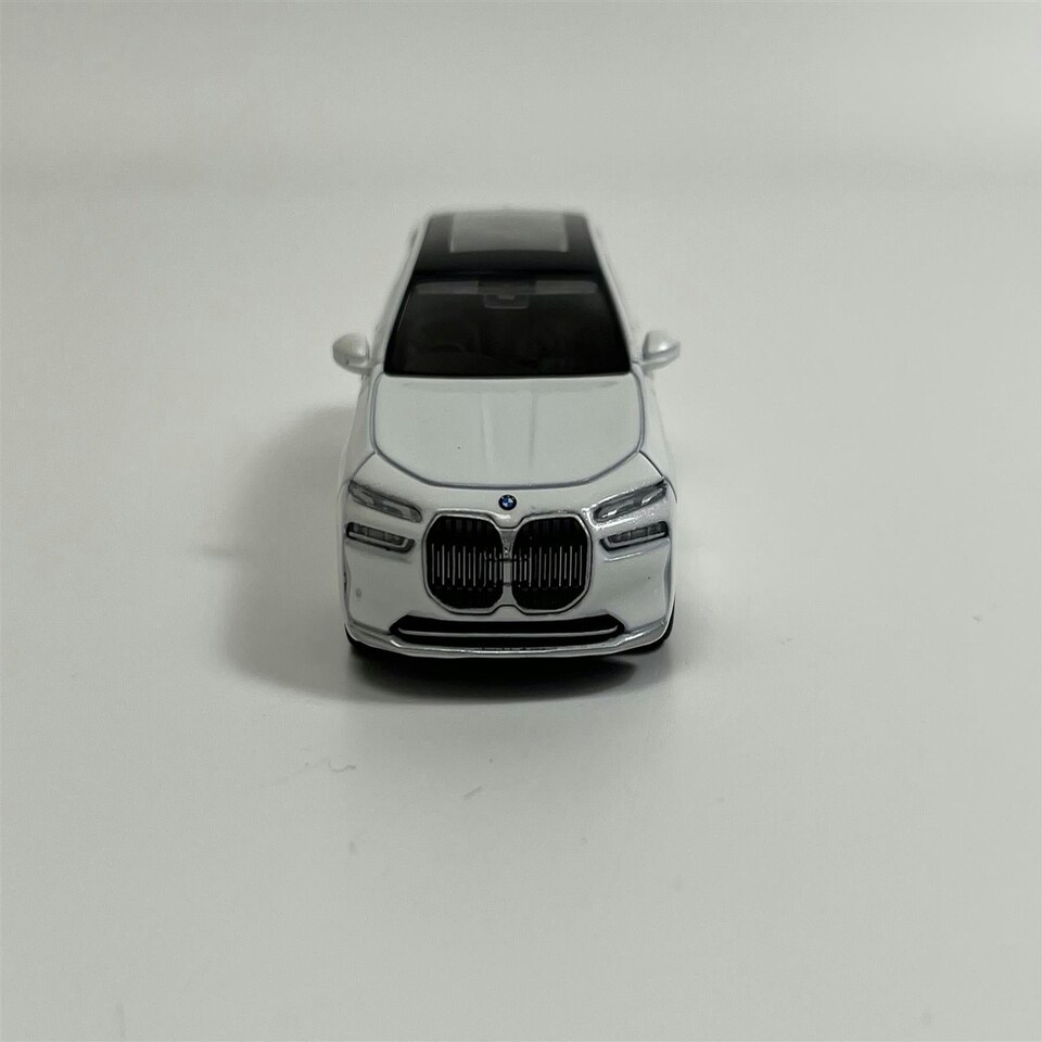 image 1 of BMW i7 xDrive60 Mineral White RHD 1:64 Mini GT MGT00819R