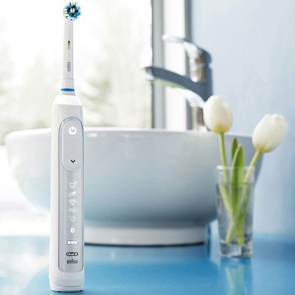image 1 of Oral-B Genius 9000 CrossAction Electric 6 Modes Toothbrush with 4 Heads - White