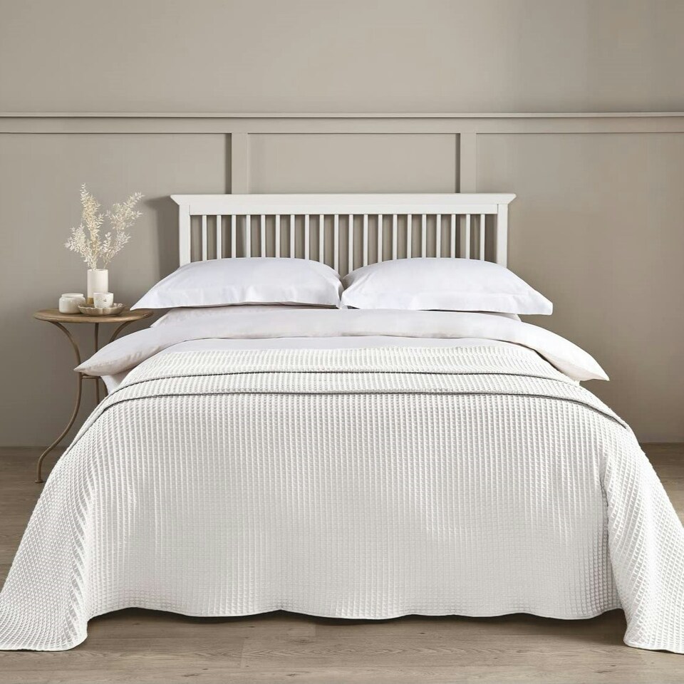 image 1 of Super King Size Waffle Throw Blanket Bedspread 250 x 260cm - 100% Cotton White