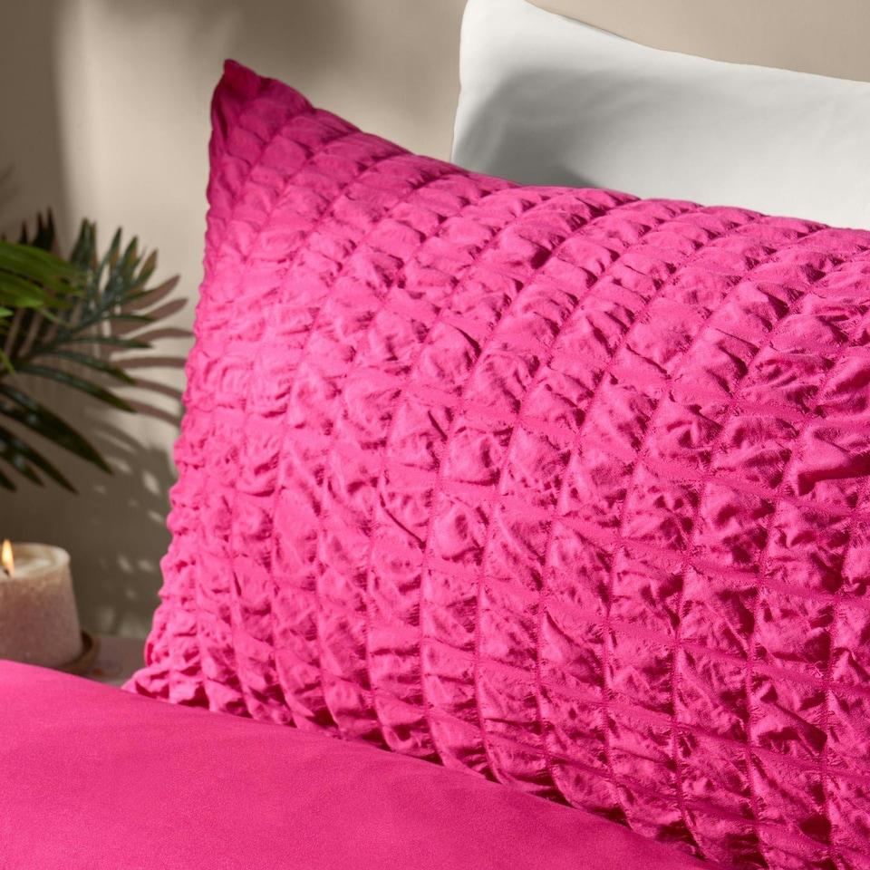 image 1 of OHS Geometric Ultra Soft Seersucker Duvet Cover Set Red | Wine | Single
