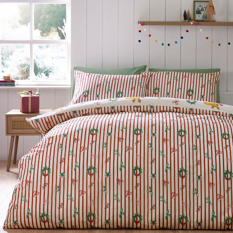 image 1 of Catherine Lansfield Capybara Christmas Reversible Duvet Cover Set