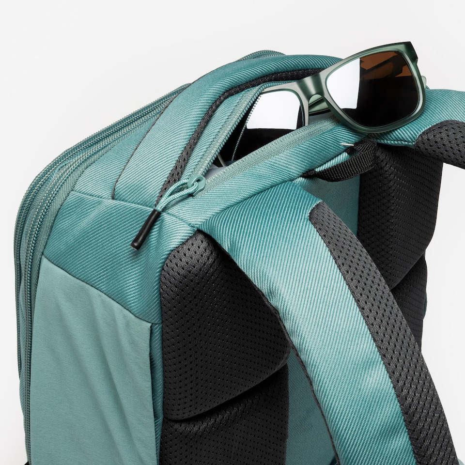 image 1 of Decathlon Multi-pocket hiking backpack 16 L, Escape 500