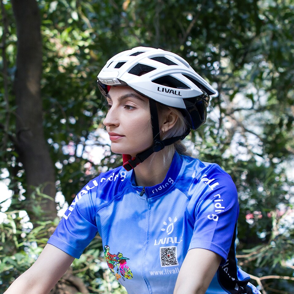 image 1 of BH60SE Smart Cycling Helmet - White - 55-61cm