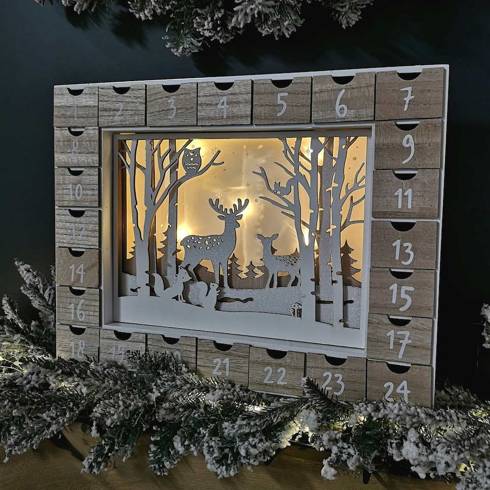 27cm Traditional Wooden Advent Calendar Christmas Decoration with Woodland Animals Winter Scene