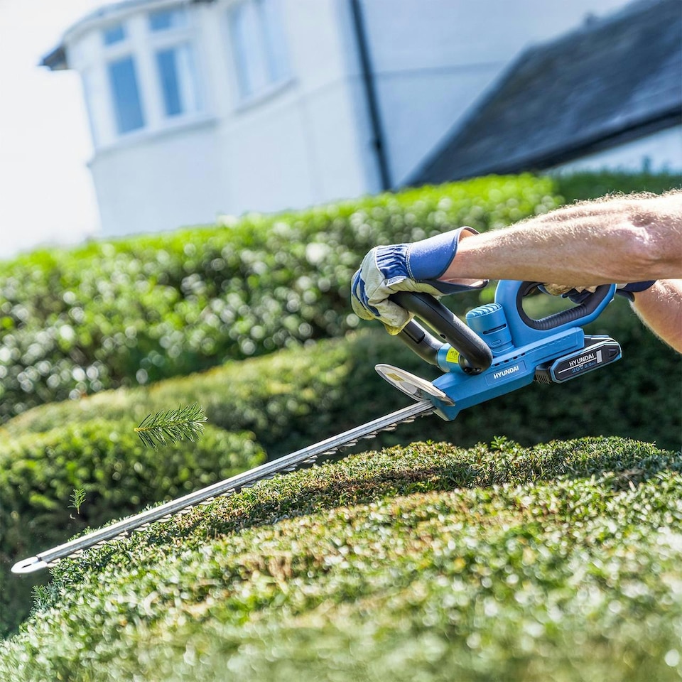 image 1 of Hyundai 20V 510mm Cordless Hedge Trimmer, 2.0Ah Li-ion Battery, Lightweight & Powerful | HY20CHT