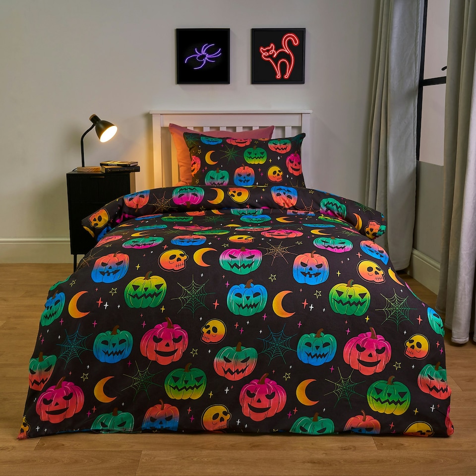 image 1 of OHS Halloween Pumpkin Ghost Ghouls Soft Plush Warm Duvet Cover and Pillowcase Bedding Set Black | Double