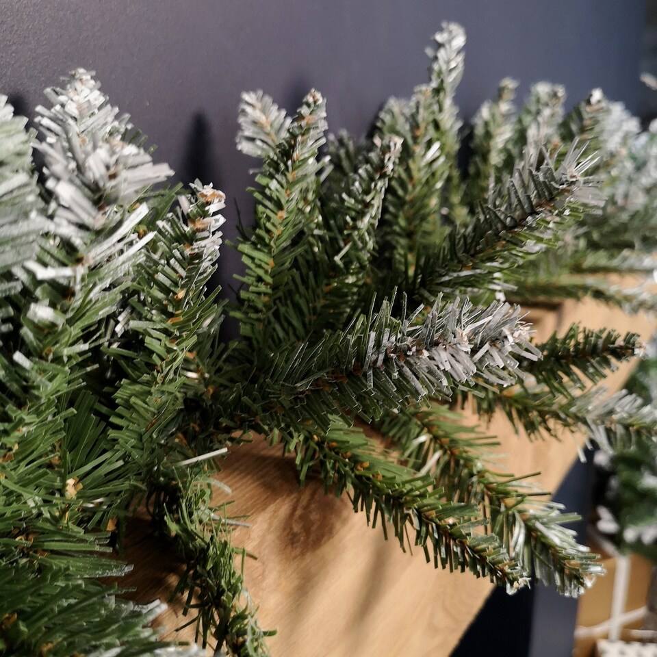 image 1 of 2.7m x 25cm Snow Tipped Plain Christmas Garland with 200 Tips