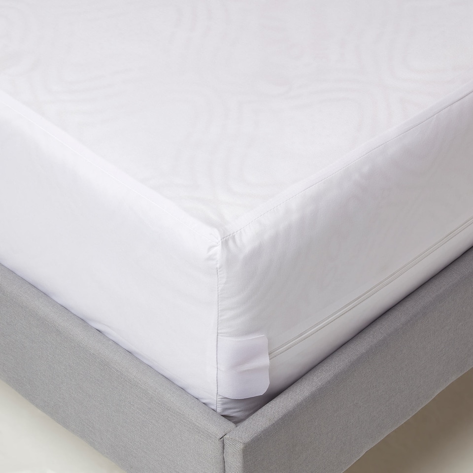 image 1 of Homescapes Luxury Zipped Mattress Encasement, 30 cm | White | Double | 1