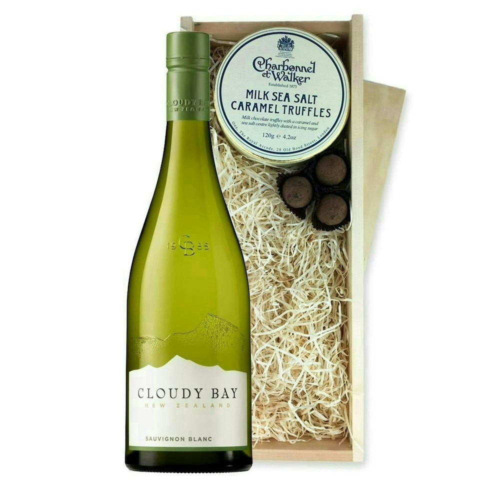 Cloudy Bay Sauvignon Blanc Champagne And Milk Sea Salt Charbonnel Chocolates Box 75cl 13.5% abv