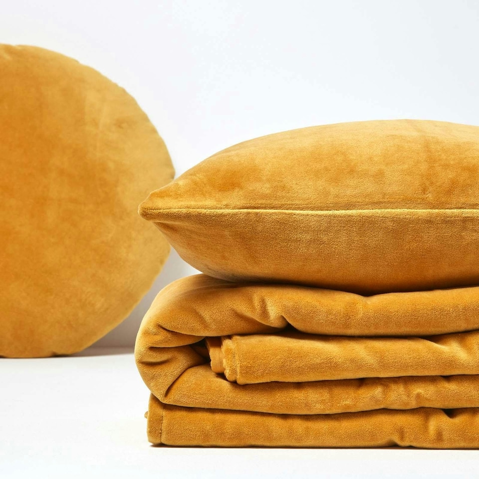 image 1 of Homescapes Mustard Velvet Quilted Throw - 150 x 200 cm