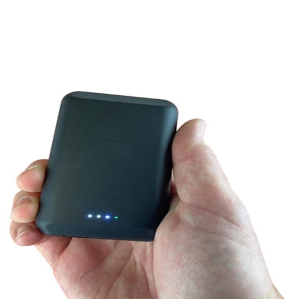 image 1 of Black 5000mAh Mag-Safe Mobile Phone Power Bank