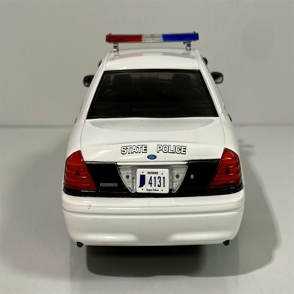 image 1 of 2008 Ford Crown Victoria Police Interceptor 1:24 Scale Greenlight 85543