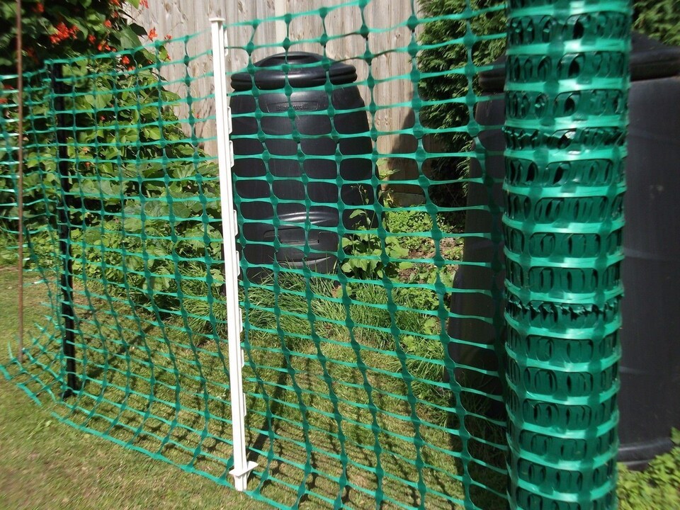 image 1 of True Products White 4ft/1.2m Heavy Duty Plastic Electric Fence Posts - Temporary Garden Fencing Stakes - Pack of 10 | White | White | 10