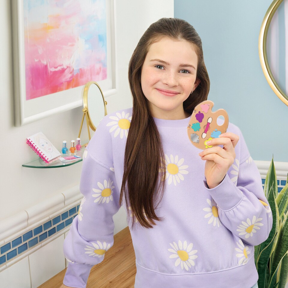 image 1 of Work of Art Cosmetic Set