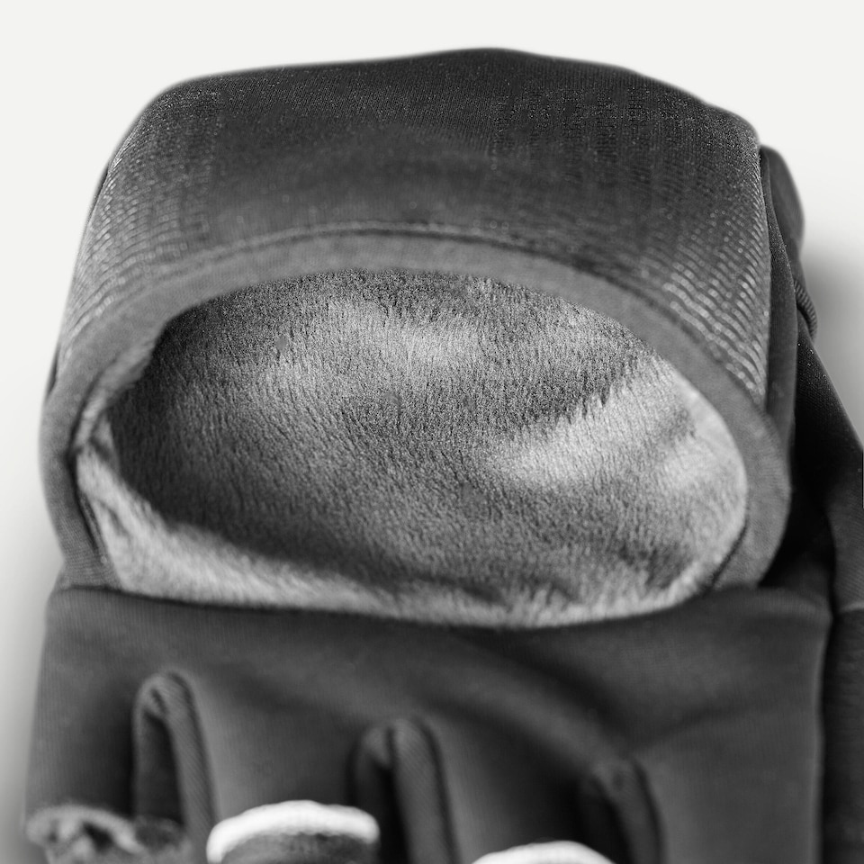 image 1 of Decathlon Adults’ warm and windproof trekking mittens, MT900 - Black