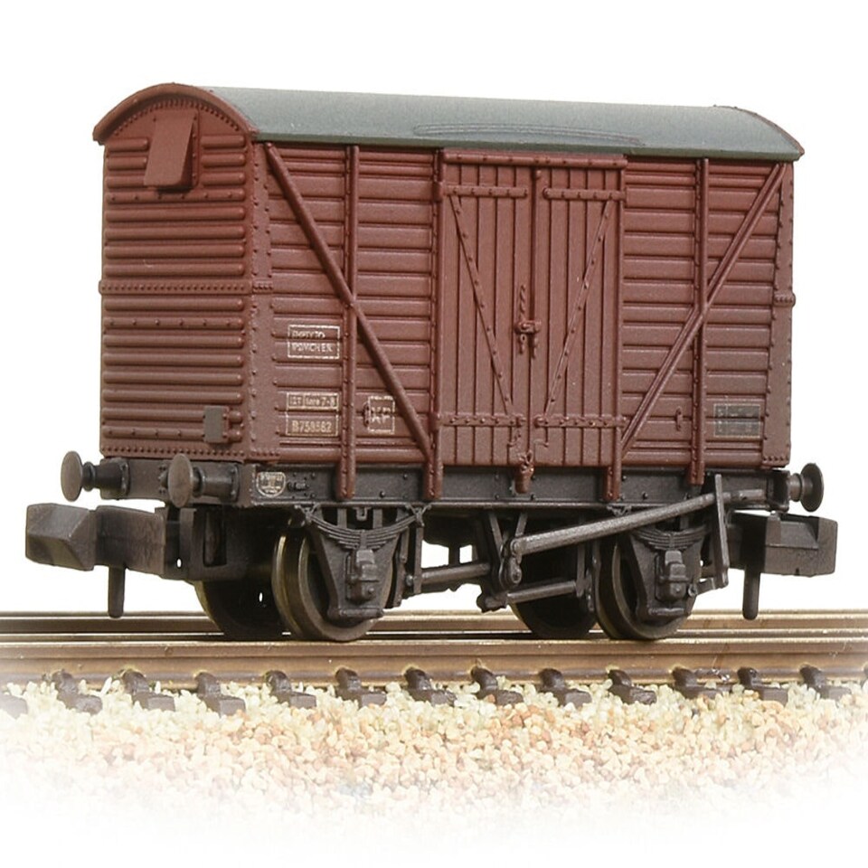 Graham Farish 12t Ventilated Van Plank Sides BR Bauxite Weathered