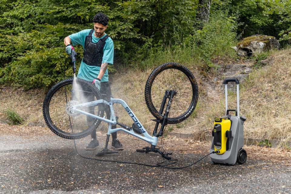 image 1 of OC 6-18 Premium Battery Set Mobile Cleaner