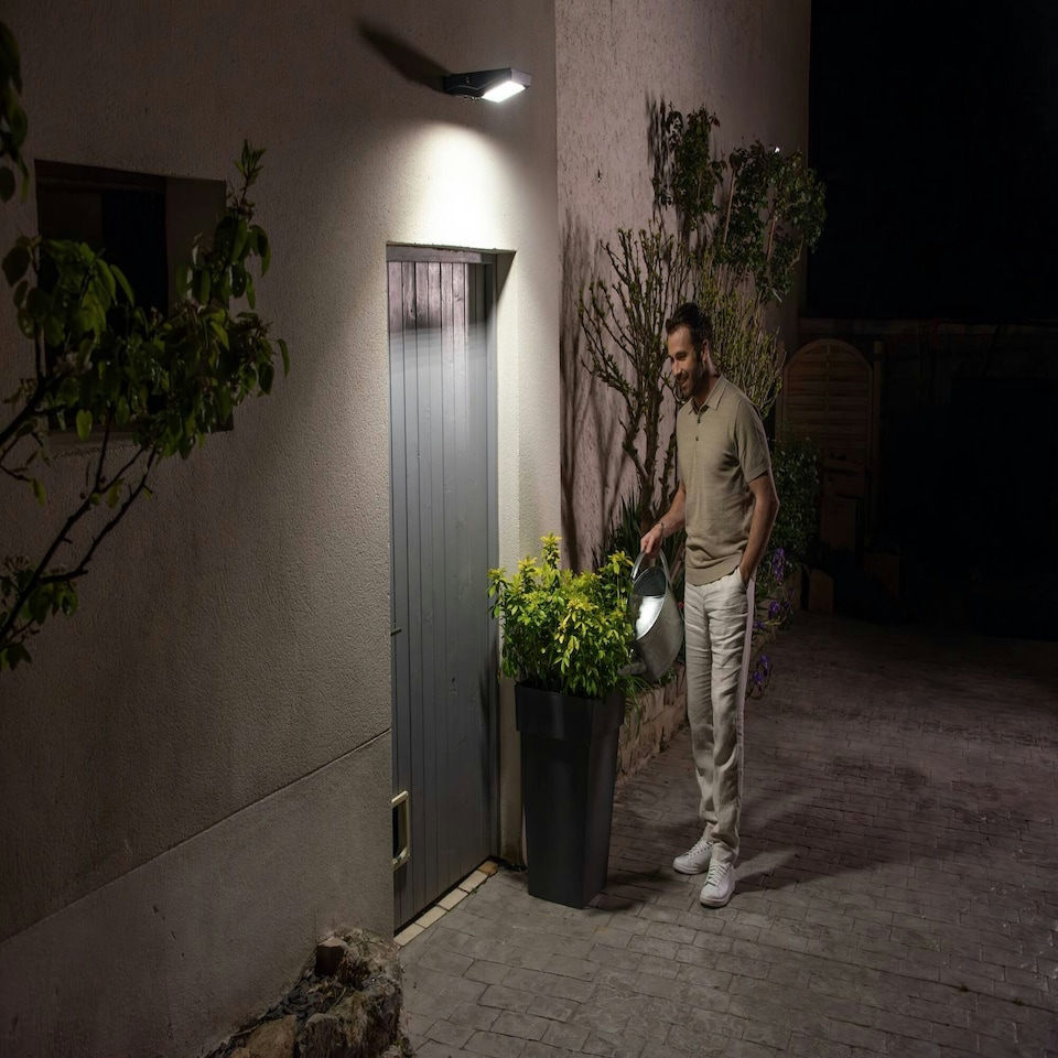 image 1 of OSRAM ENDURA Flood Solar LED Floodlight 840 10W Black