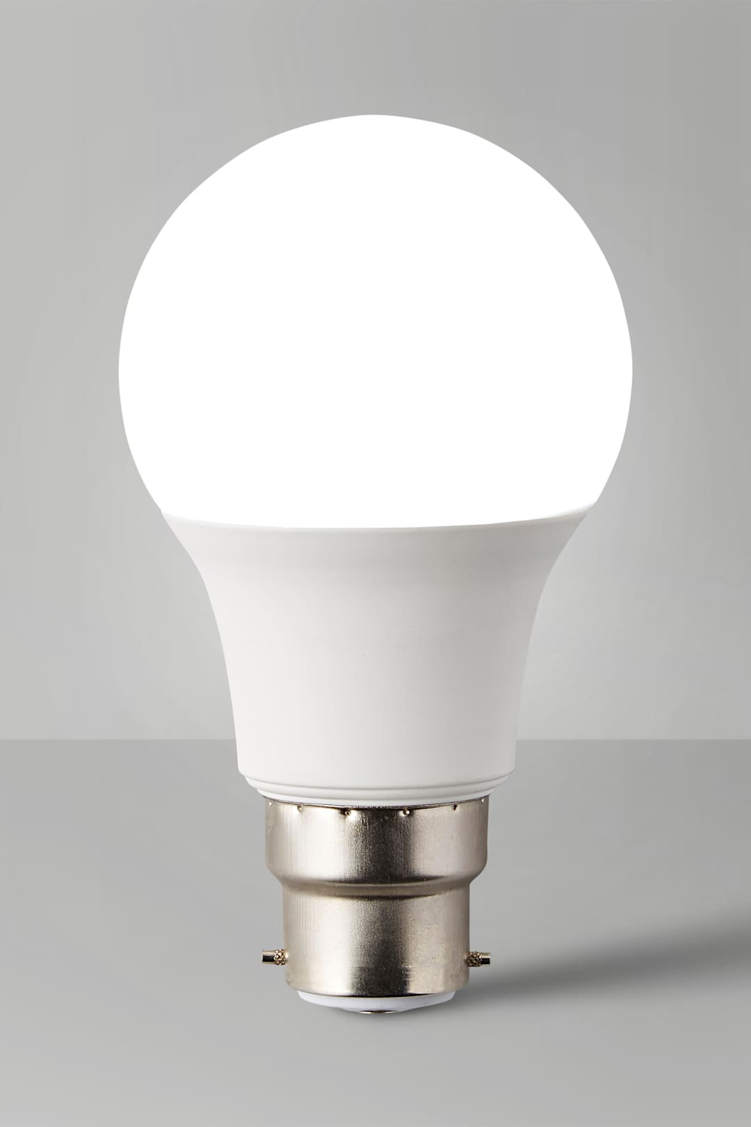 ValueLights B22 Pack of 8 10W Standard Cool White LED Bulbs