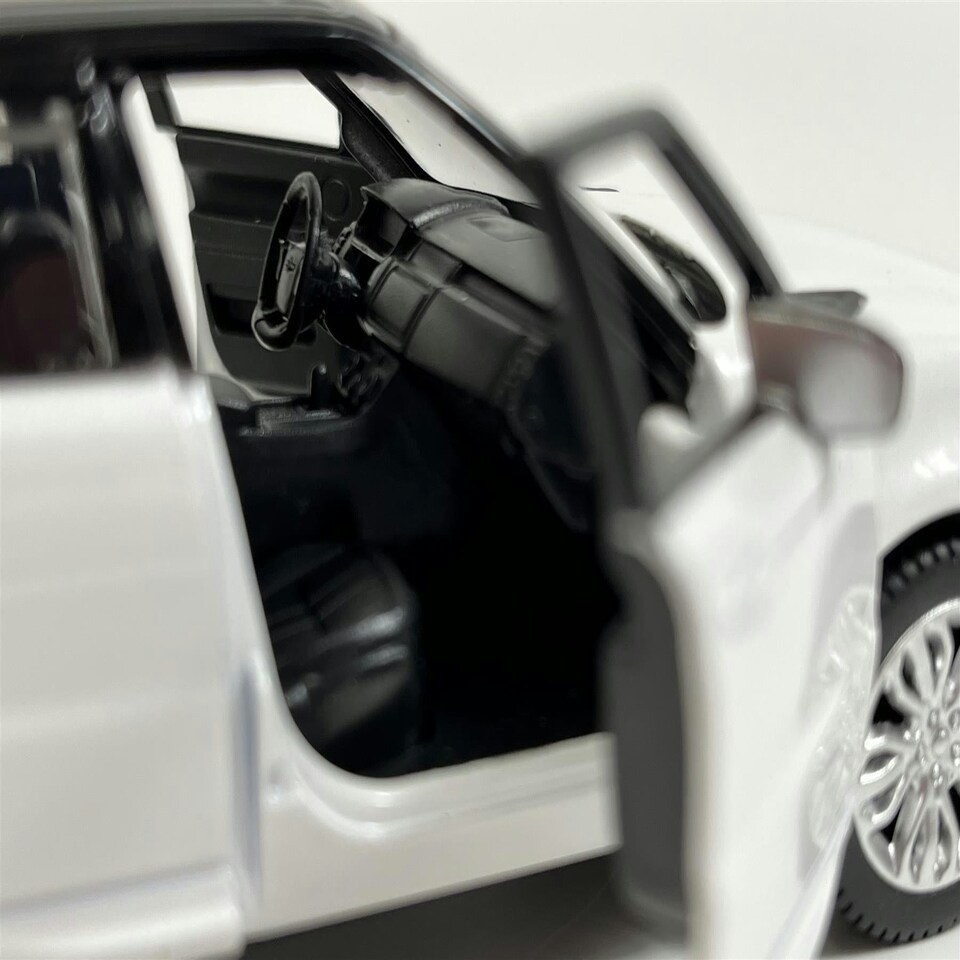 image 1 of Range Rover Sport White LHD 1:36 Scale Pull & Go Tayumo 36100015