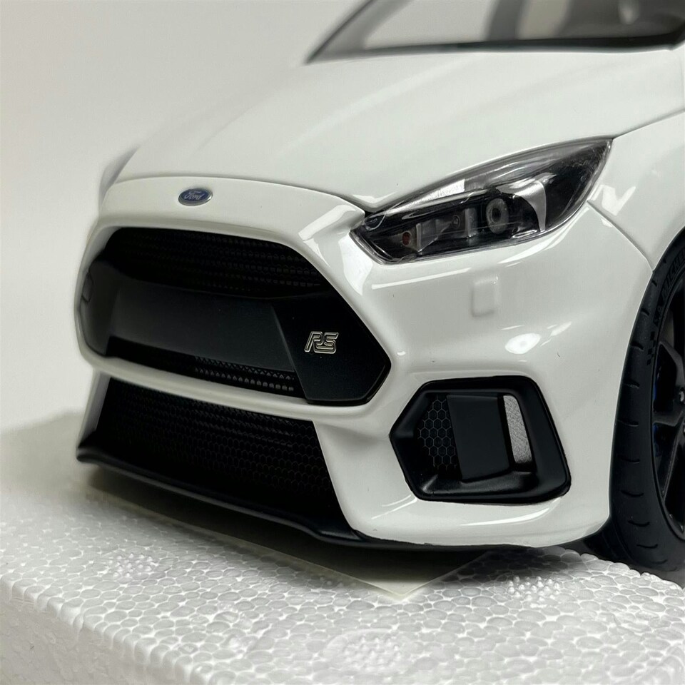 image 1 of Ford Focus RS 2016 Frozen White 1:18 Scale Autoart 72951