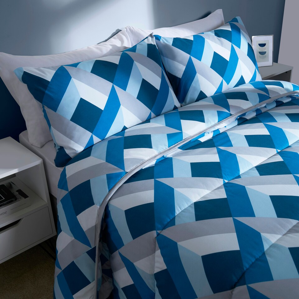 image 1 of OHS Reversible Coverless 10.5 Tog Soft Plush All Year Round Duvet Cover and Pillowcase Bedding Set Blue | Navy Abstract | Double