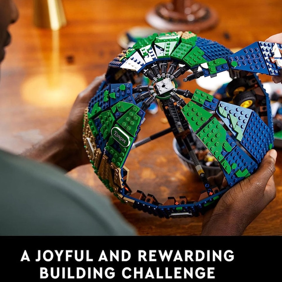 image 1 of LEGO The Globe 21332