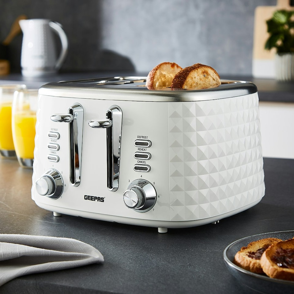 image 1 of GEEPAS 4-Slice 'Diamond' Bread Toaster White
