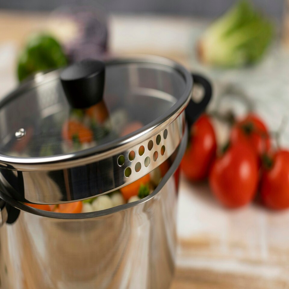 image 1 of CLASSIC PLUS Casserole with draining lid 3.7L 20cm