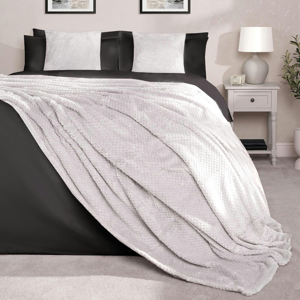 image 1 of OHS Luxury Waffle Mink Warm Blanket, 150x200cm - Silver