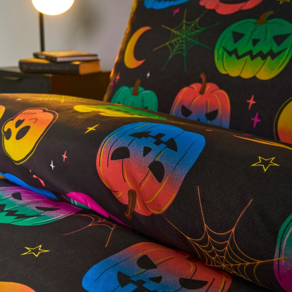 image 1 of OHS Halloween Pumpkin Ghost Ghouls Soft Plush Warm Duvet Cover and Pillowcase Bedding Set | Multi | Double