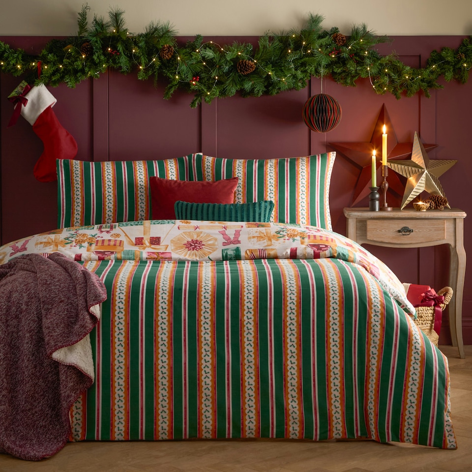 image 1 of furn. All Wrapped Up Reversible Printed Double Duvet Set | Green | Double | 1