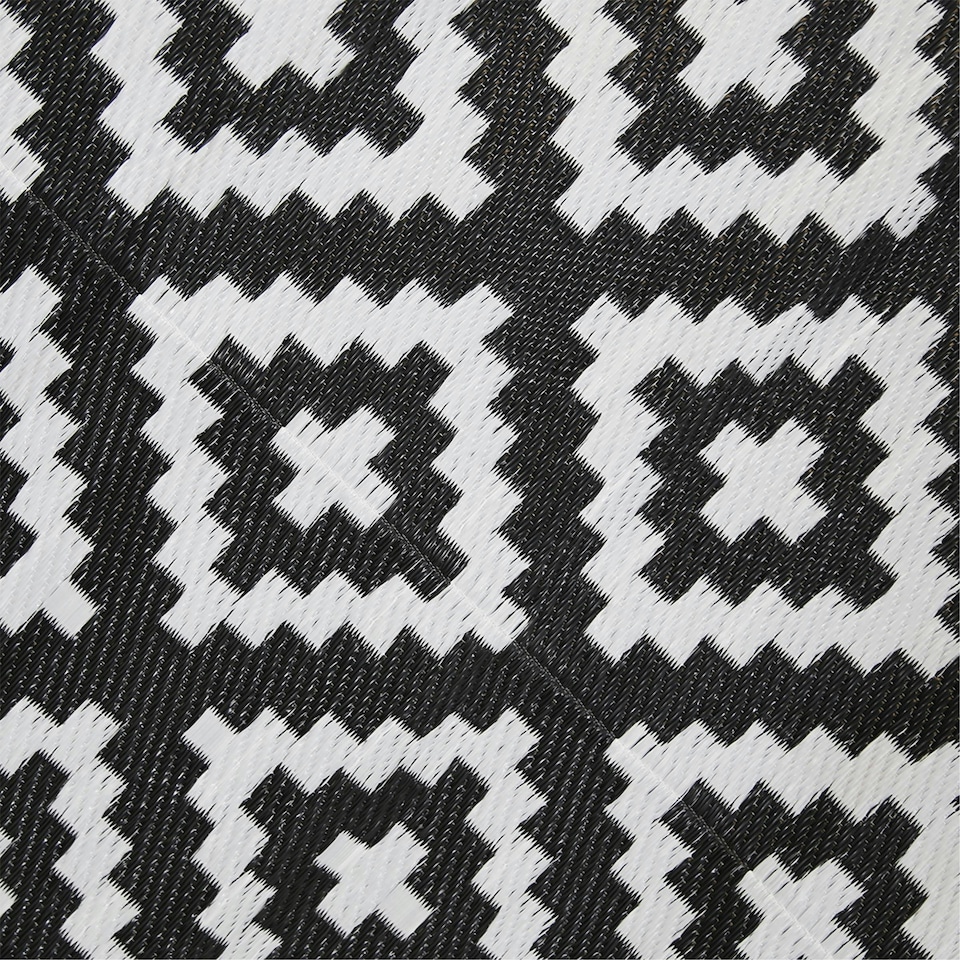 image 1 of Charles Bentley Diamond Pattern Lightweight Waterproof Indoor/Patio Round Rug