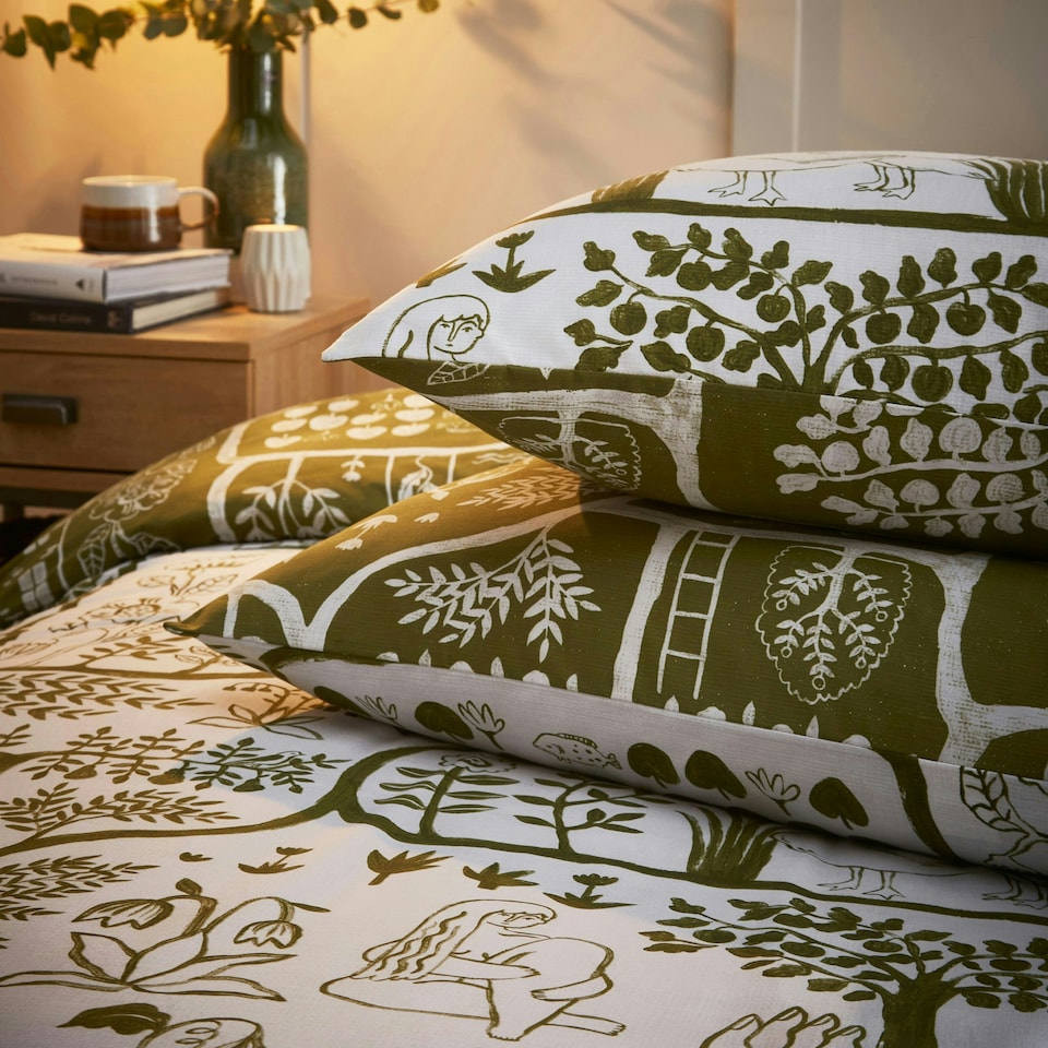 image 1 of furn. Frida Floral Reversible Super King Duvet Cover Set