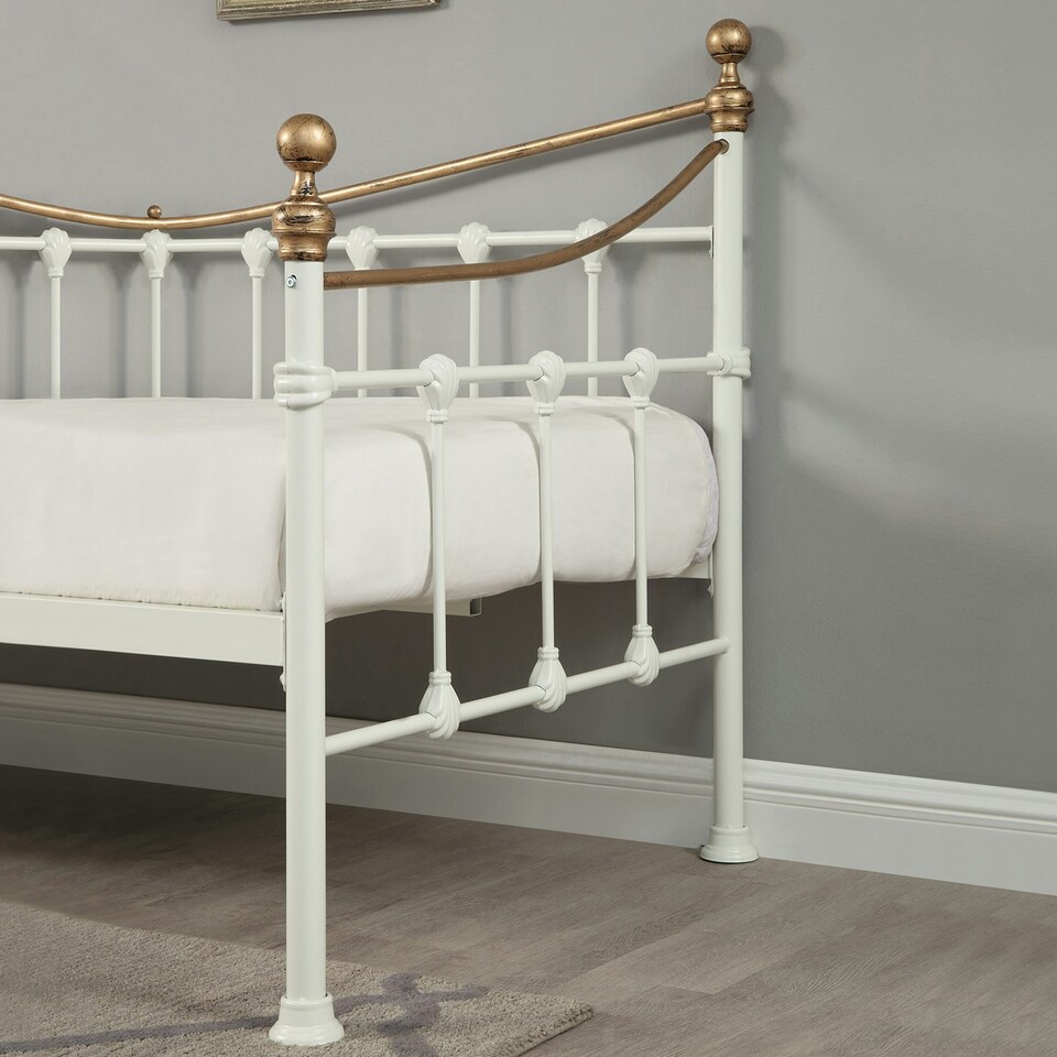 image 1 of Newnham Classic Victorian Style Living Room Bedroom Brass Metal Day Bed Frame (Single)
