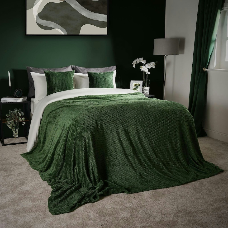 image 1 of OHS Luxury Mink Waffle Blanket, 125x150cm - Forest Green