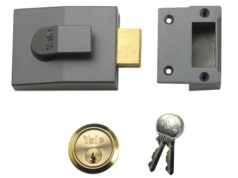 Yale Locks - 82 Deadbolt Nightlatch 60mm Backset DMG Finish Box