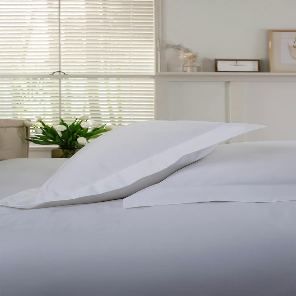 image 1 of Luxurious 400 Thread Count Deluxe Cotton Duvet Cover Set | White | King