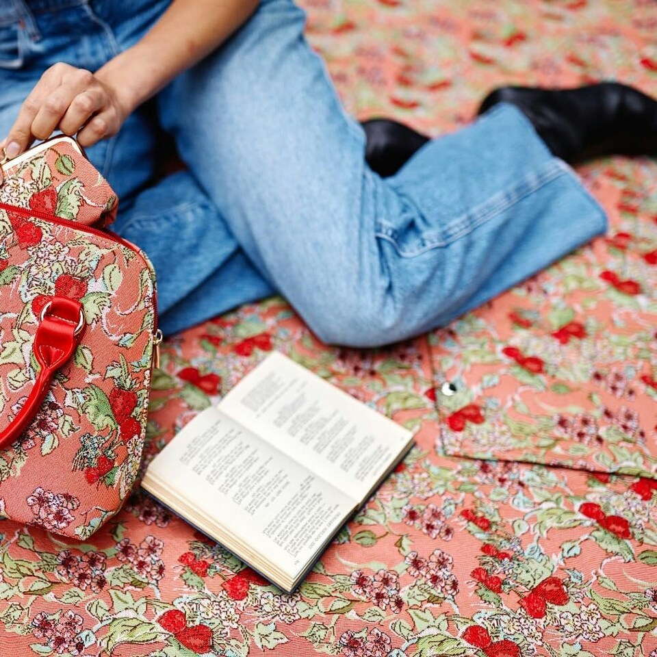 image 1 of Signare Picnic Blanket - Wild Strawberry Tapestry Pink