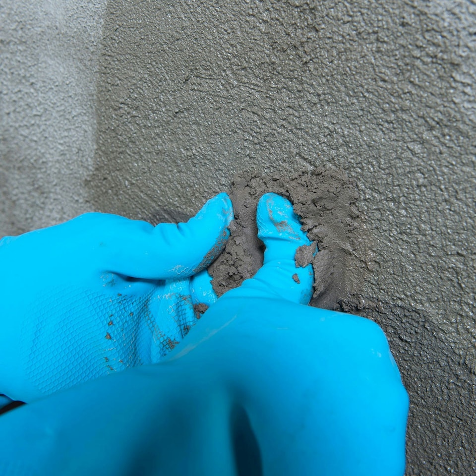 image 1 of Drybase Plug 3 Kg plugging compound - Stop Water Leaks in just 30 seconds