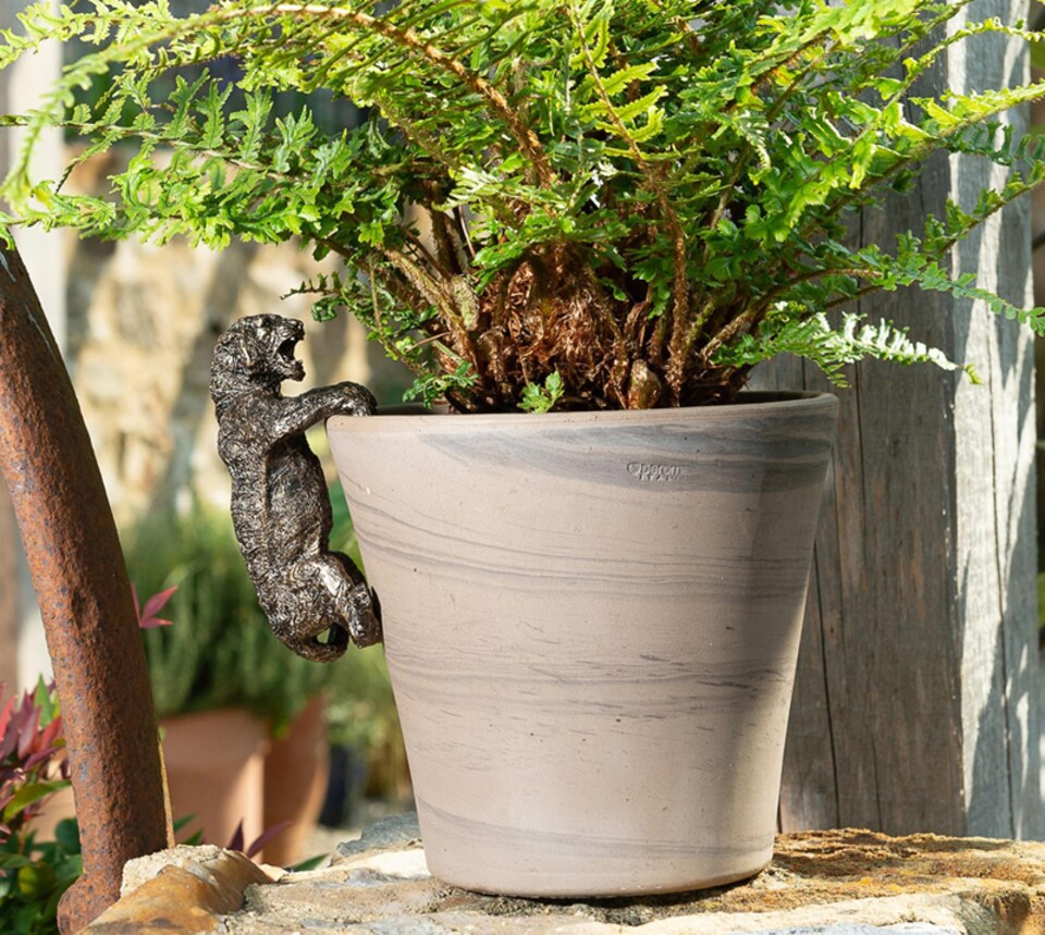 image 1 of Tiger Plant Pot Hanger - L11 x W6 x H5.5 cm | Bronze