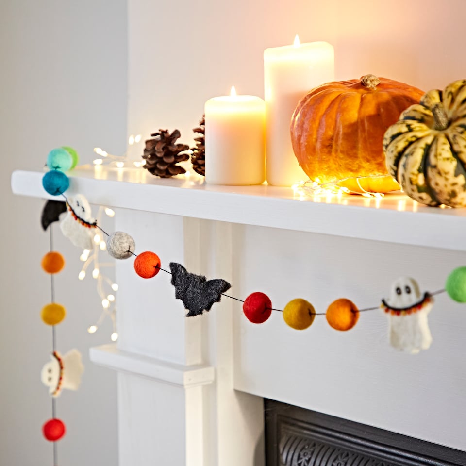 image 1 of Felt Ghosts and Bats Halloween Garland