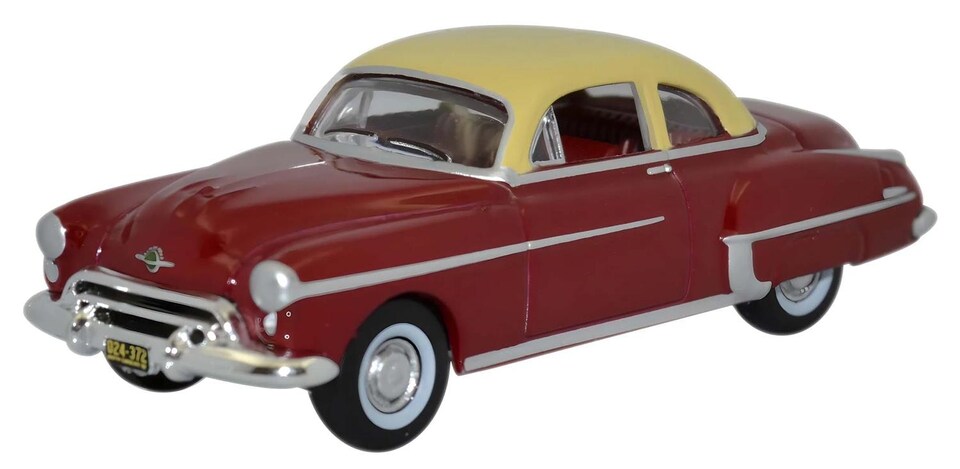 Oxford Diecast 1950 Oldsmobile Rocket 88 Coupe Chariot Red/Canto Cream