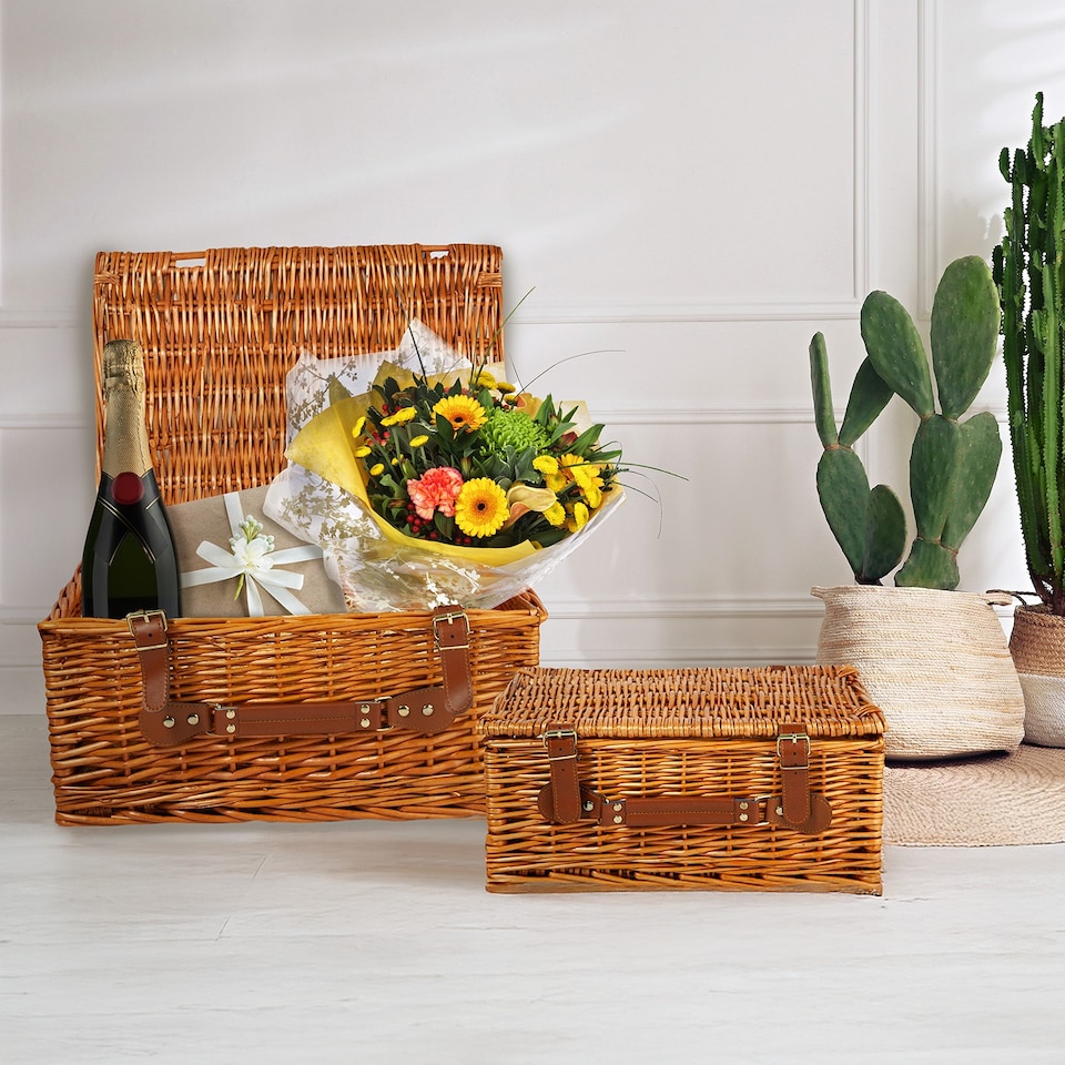 image 1 of Traditional Premium Wicker Gift Basket With Lid Empty Picnic Hamper WIth Handle Shop Retail Display Basket (Honey, Medium)