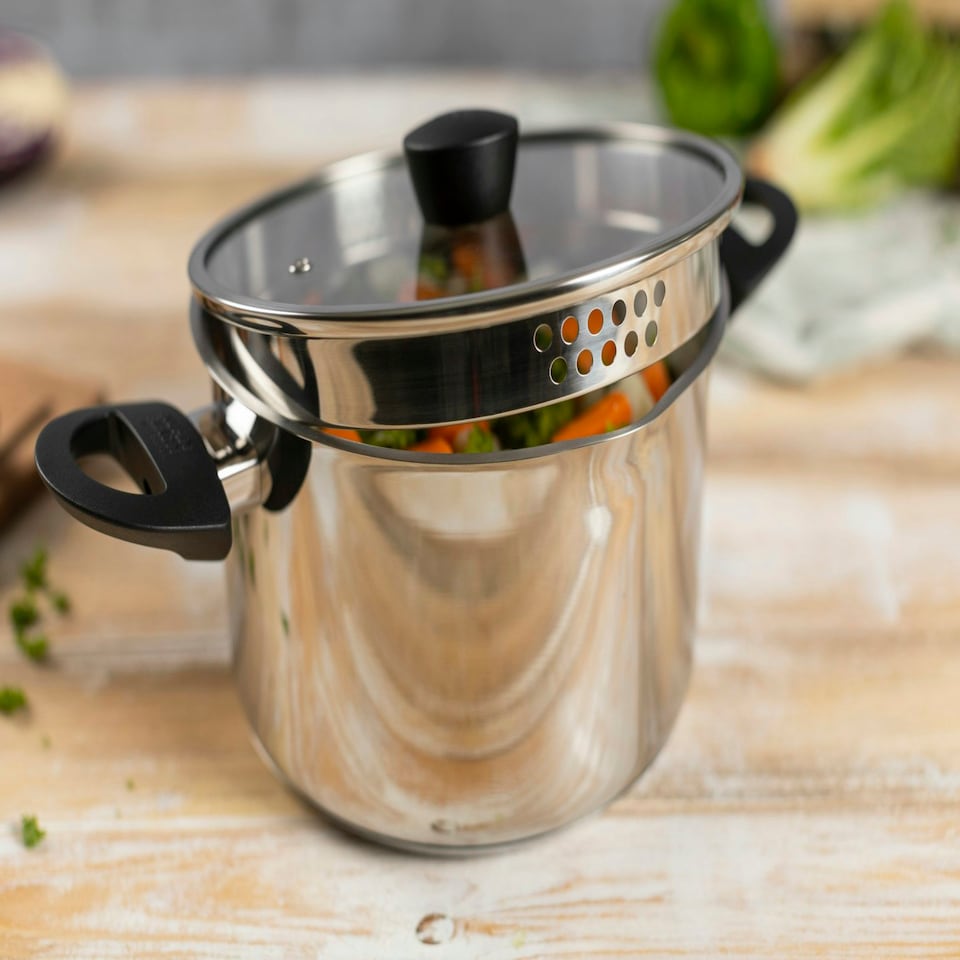 image 1 of CLASSIC PLUS Casserole with draining lid 3.7L 20cm