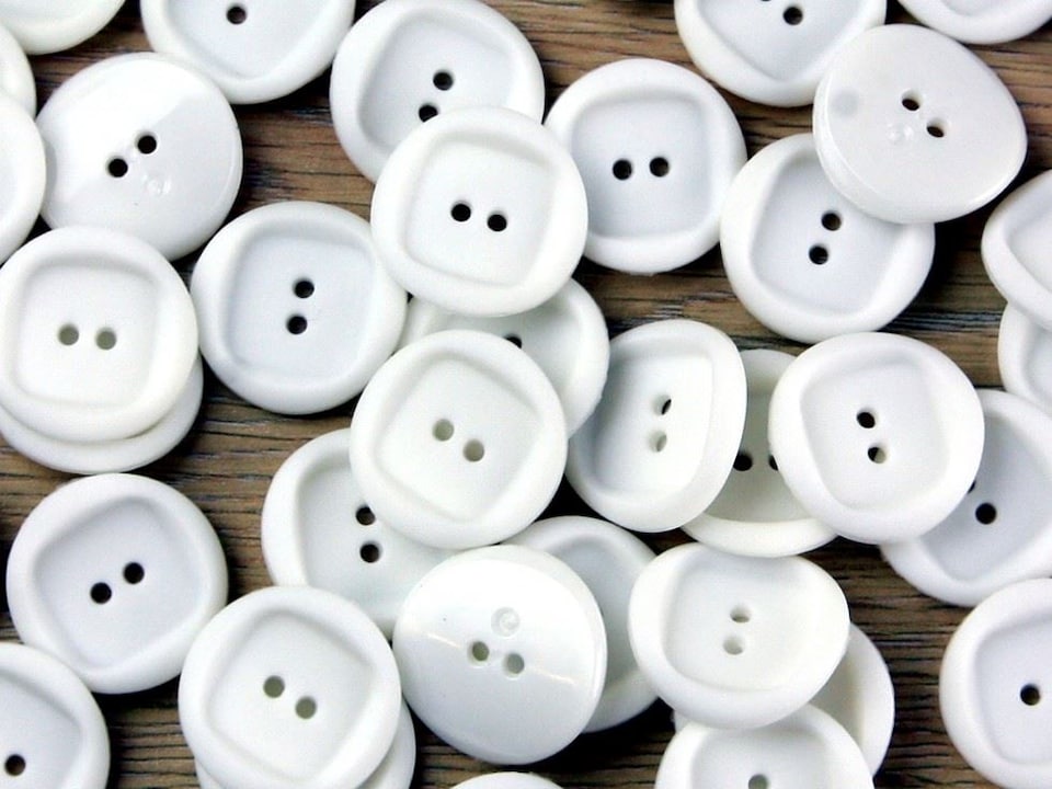 Trimits White Round Plastic Buttons for Dressmaking - 20mm - per value pack of 50