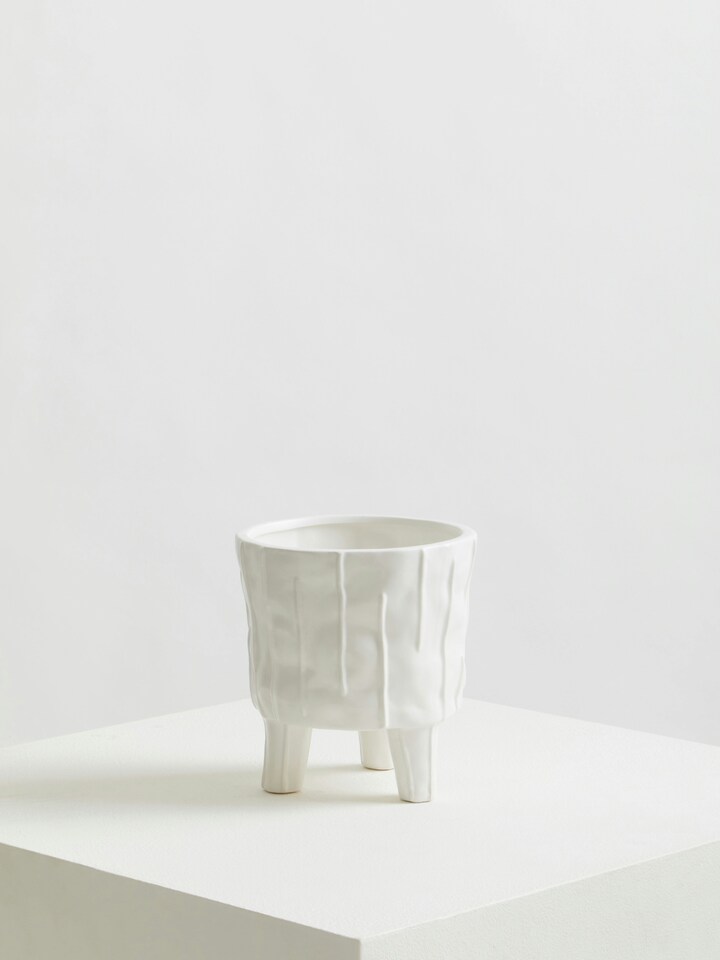 image 1 of Orsina Stylish Design White Large Planter, Lightweight Large Garden Flower Pot, Versatile Planter For  Plants